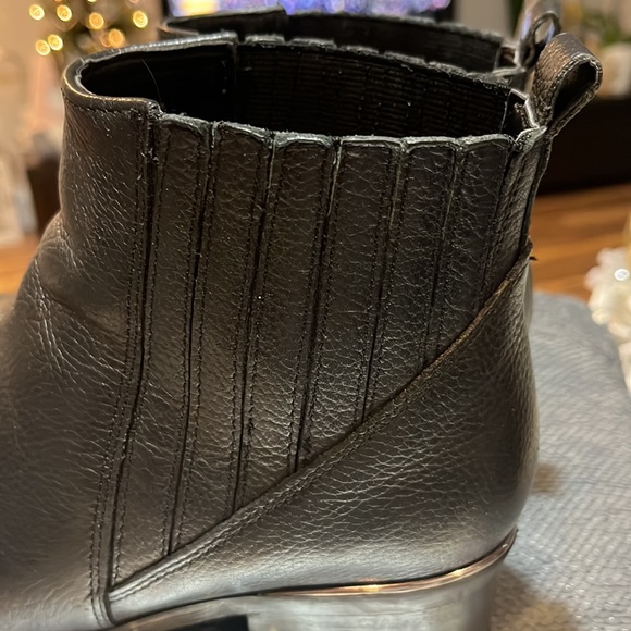 MARC FISHER - POINTY TOE LEATHER BOOTIES SIZE 8 - Picture 5 of 10